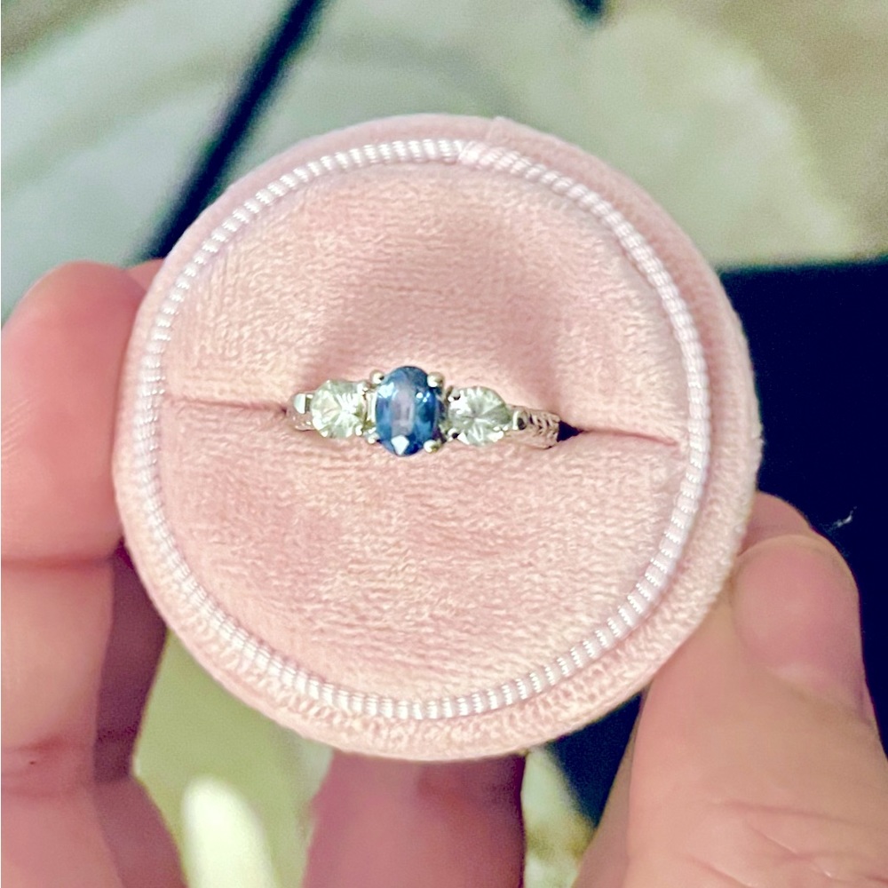 18k Solid White Gold Filigree Sapphire Ring